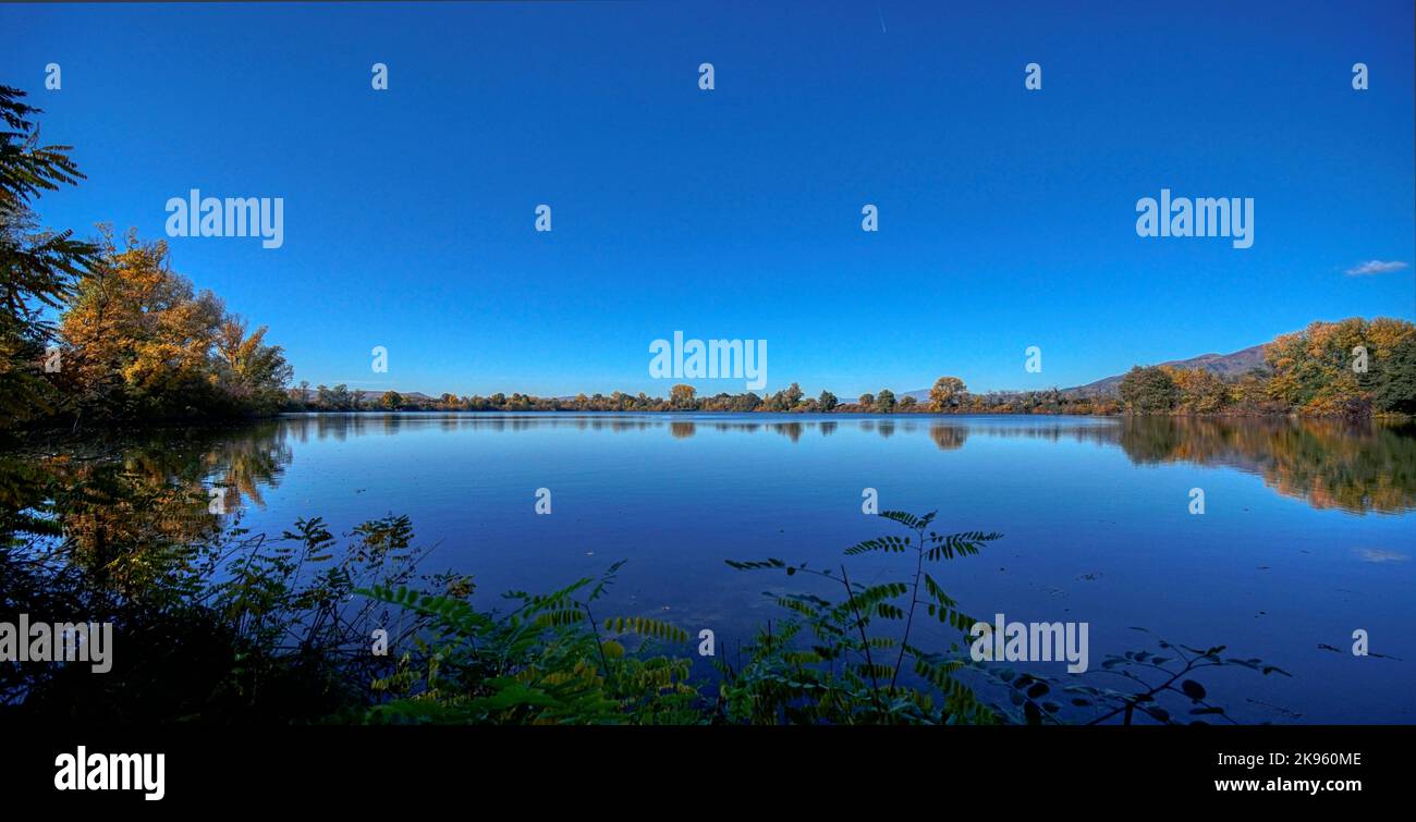 River pond lake hi-res stock photography and images - Alamy