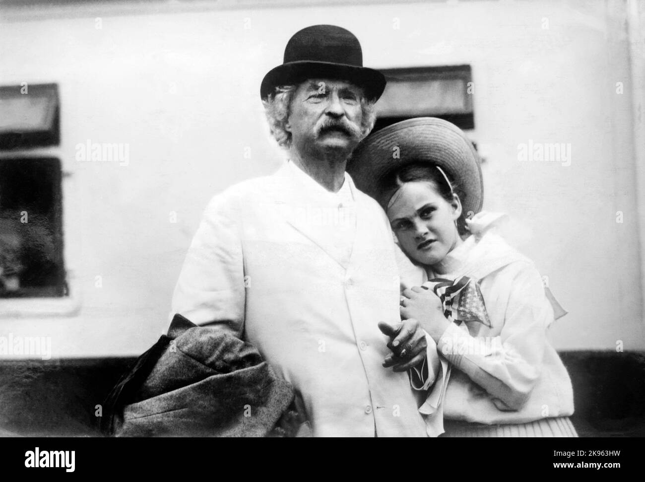 Mark Twaiin (Clemens, Samuel Langhorne ) - american writer - ( 1835-1910) in 1913 and Dorothy Quick in 1907 Stock Photo
