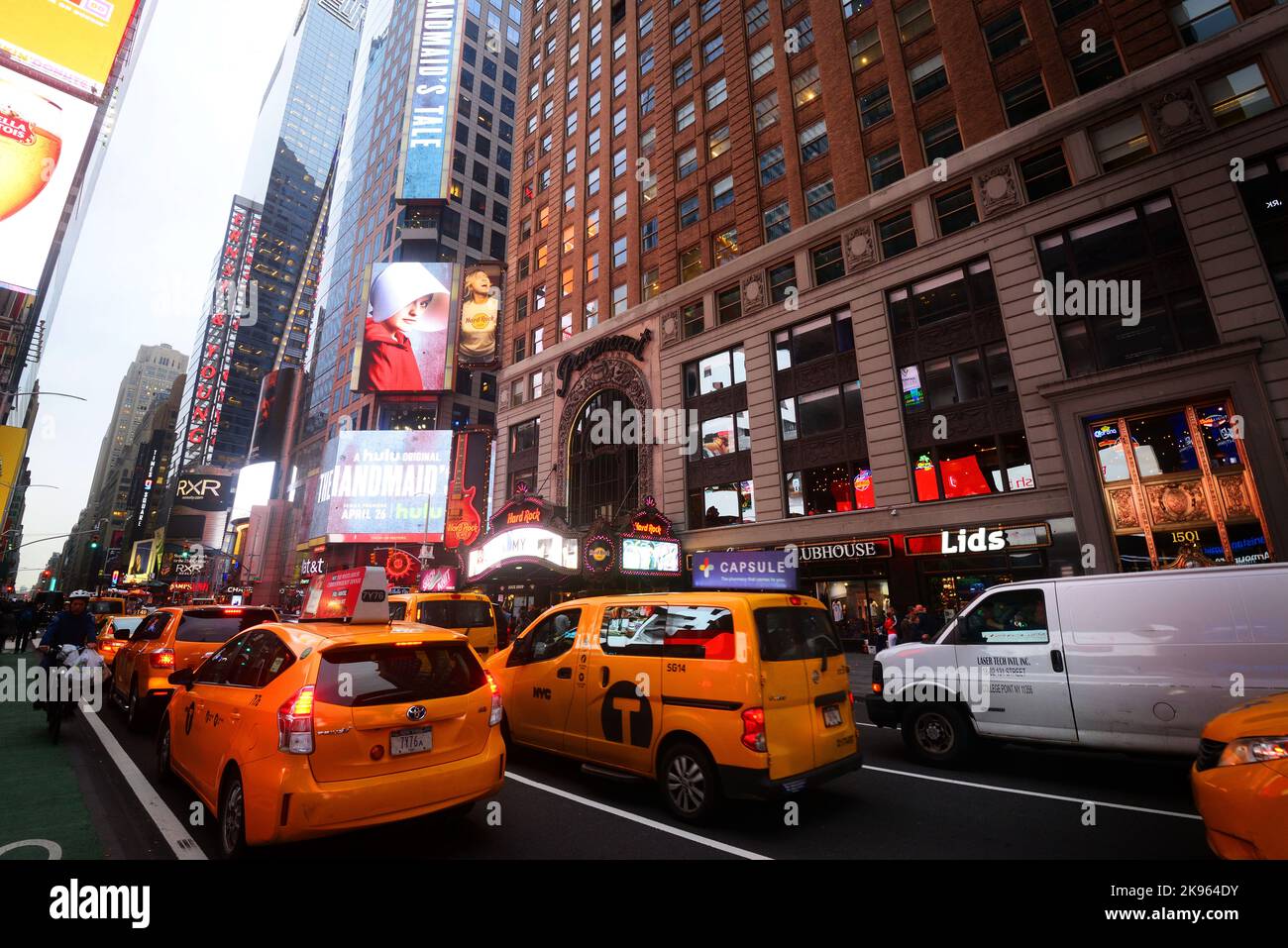A street scene in downtown Manhattan, New York City, USA Stock Photo ...