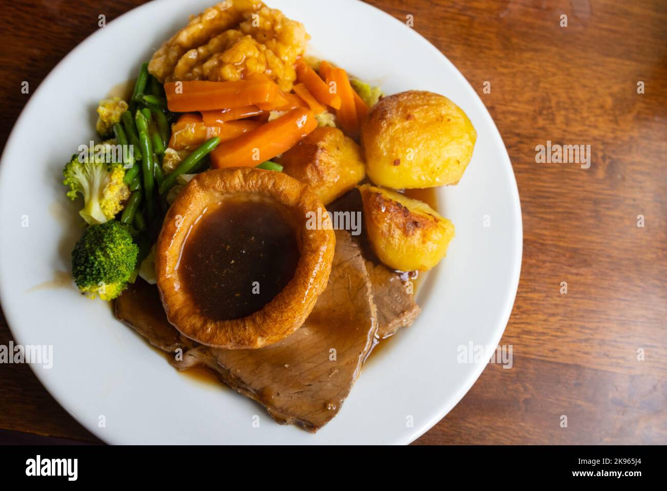 Sunday lunch roast dinner, uk Stock Photo - Alamy