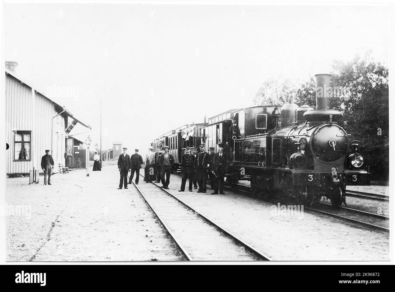 Kinnekulle-Lidköpings Railway Kilj Lok 3 'Free Lord Carl Klingspor' at Hjerpås Railway Station. Stock Photo