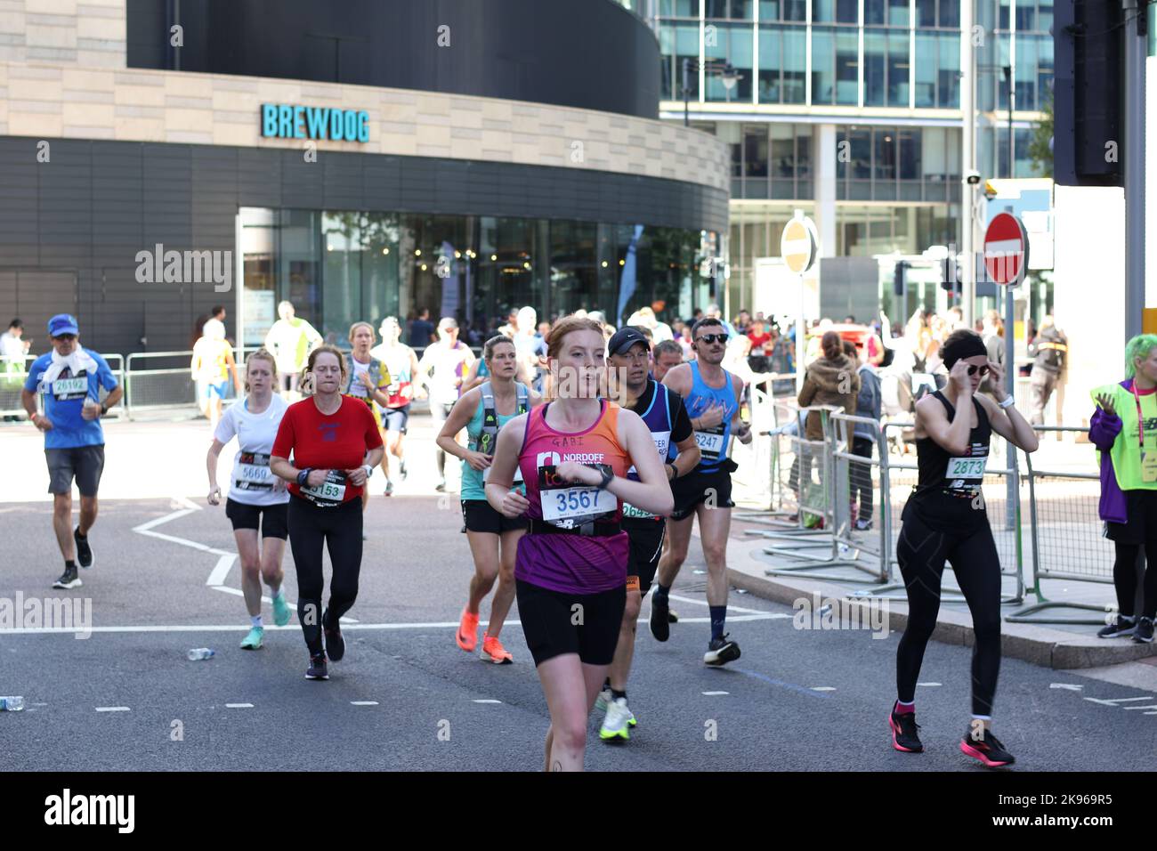 London Marathon 2022, October 02. Runners at Canary Wharf, Isle of Dogs