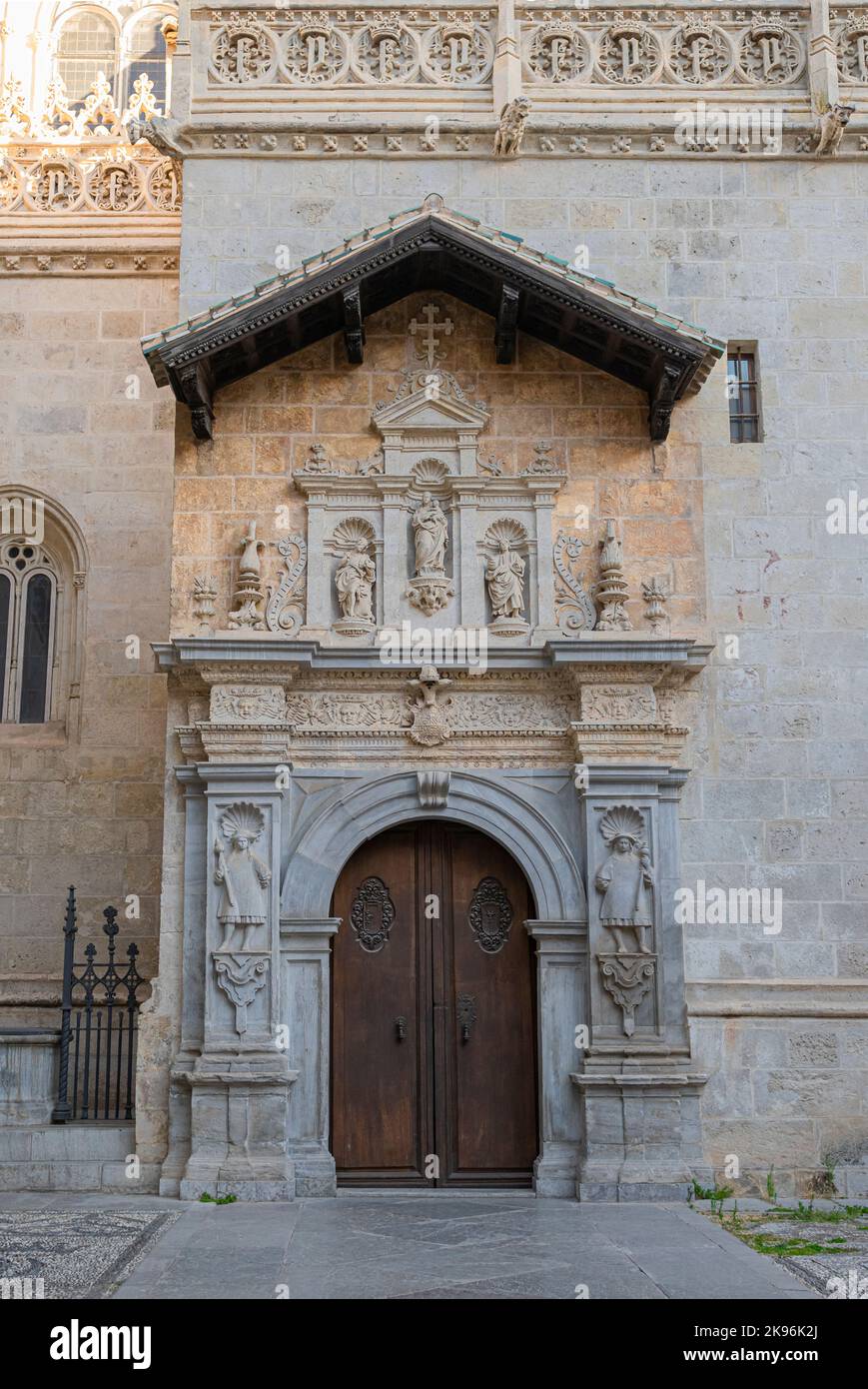 Puerta de la capilla real en la basÃlica catedral siglo XVI de Granada, EspaÃ±a Stock Photo