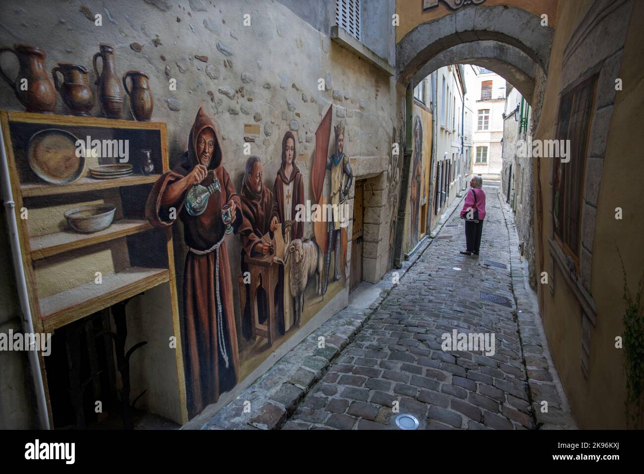 The Ruelle des Neufliers contains a work by the painter Pierre Grenier who pays homage to historical figures from Laon. Laon Cathedral ( Cathédrale No Stock Photo