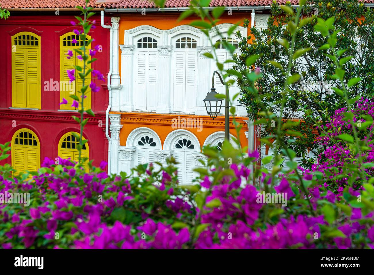 Chinese Painted Houses on New Bridge Road, Chinatown, Singapore Stock Photo