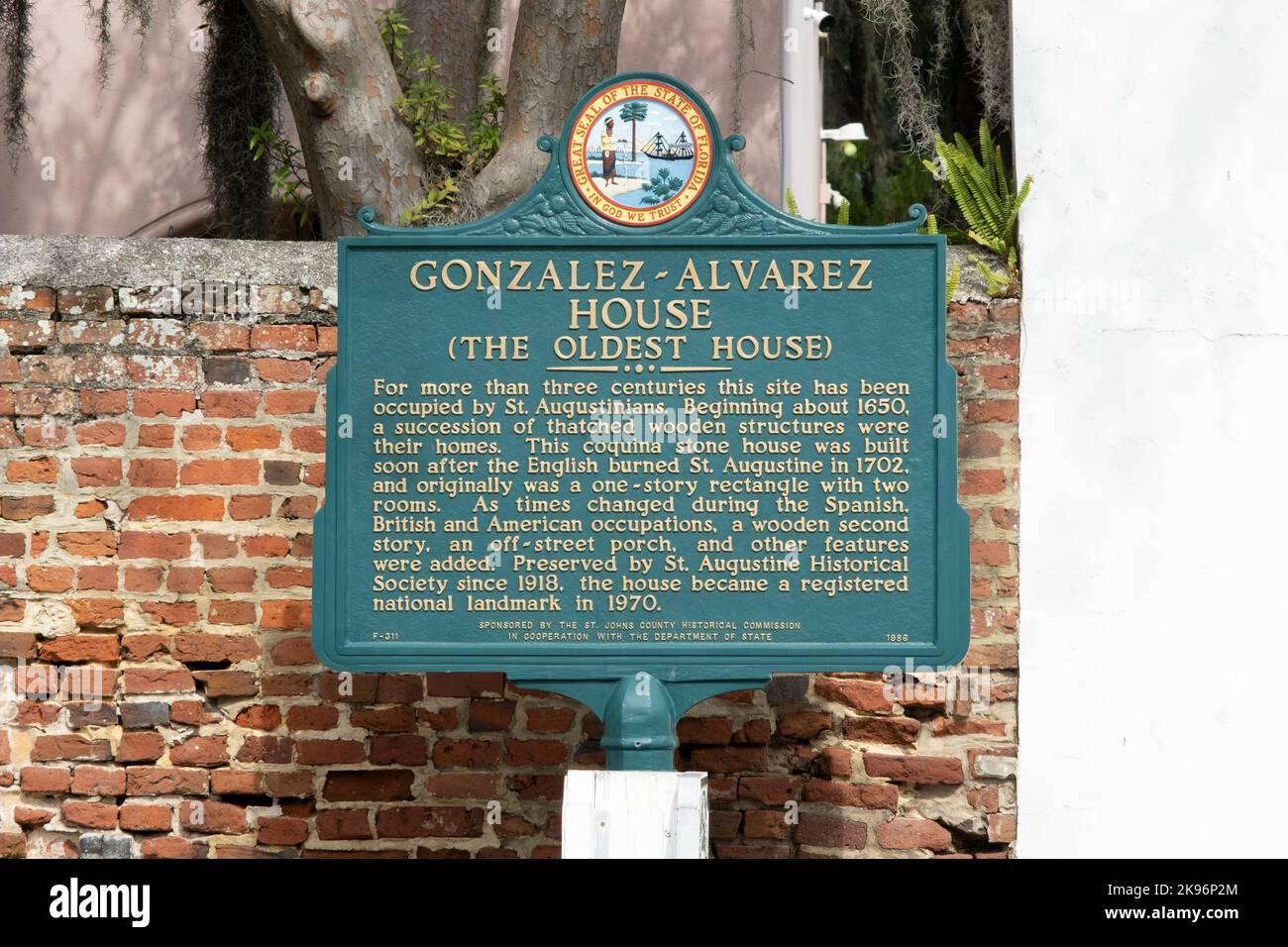 Metal Florida State sign marking the location of The Oldest House in St. Augustine, Florida: Gonzalez-Alvarez House. Stock Photo