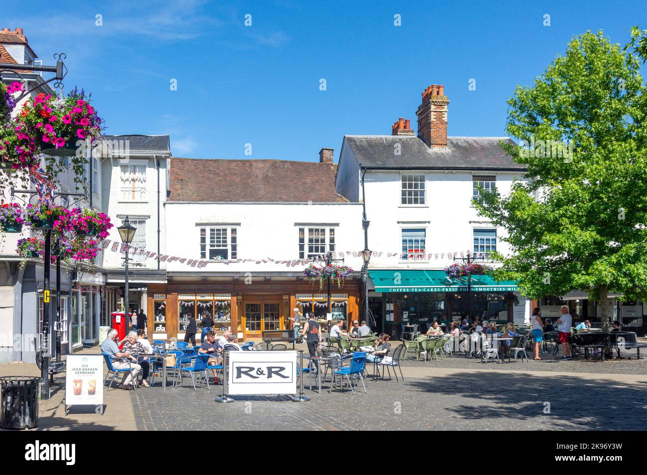 Pavement cafes, Market Place, Abingdon-on-Thames, Oxfordshire, England, United Kingdom Stock Photo