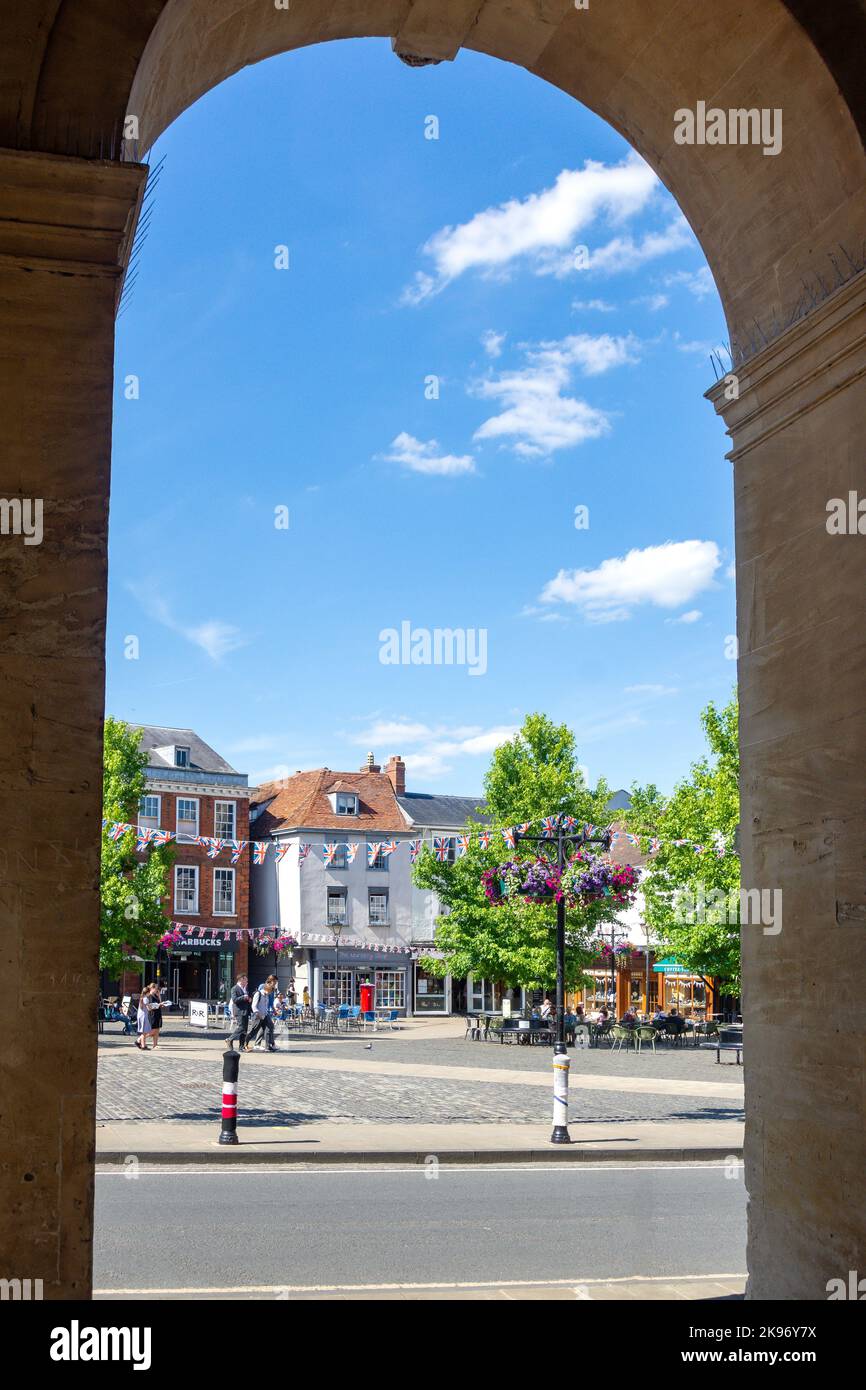 View through arch of Abingdon County Hall, Market Place, Abingdon-on-Thames, Oxfordshire, England, United Kingdom Stock Photo