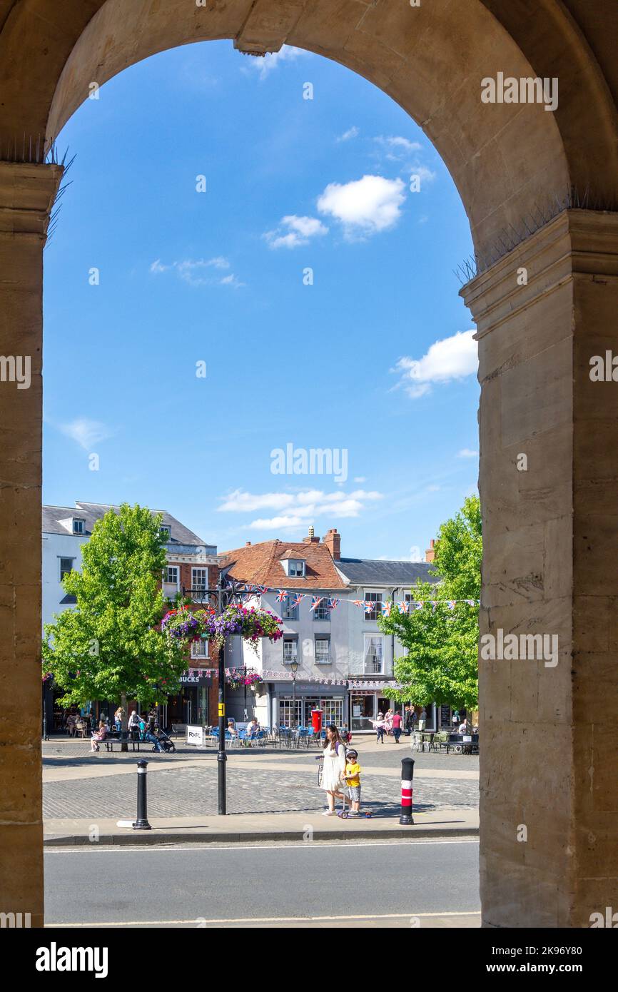 View through arch of Abingdon County Hall, Market Place, Abingdon-on-Thames, Oxfordshire, England, United Kingdom Stock Photo