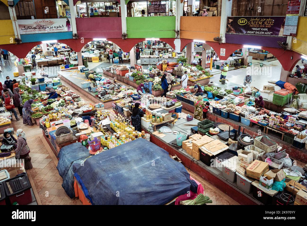 a High angle view of the interior of Pasar Siti Khadijah market in Kelantan, Malaysia Stock Photo