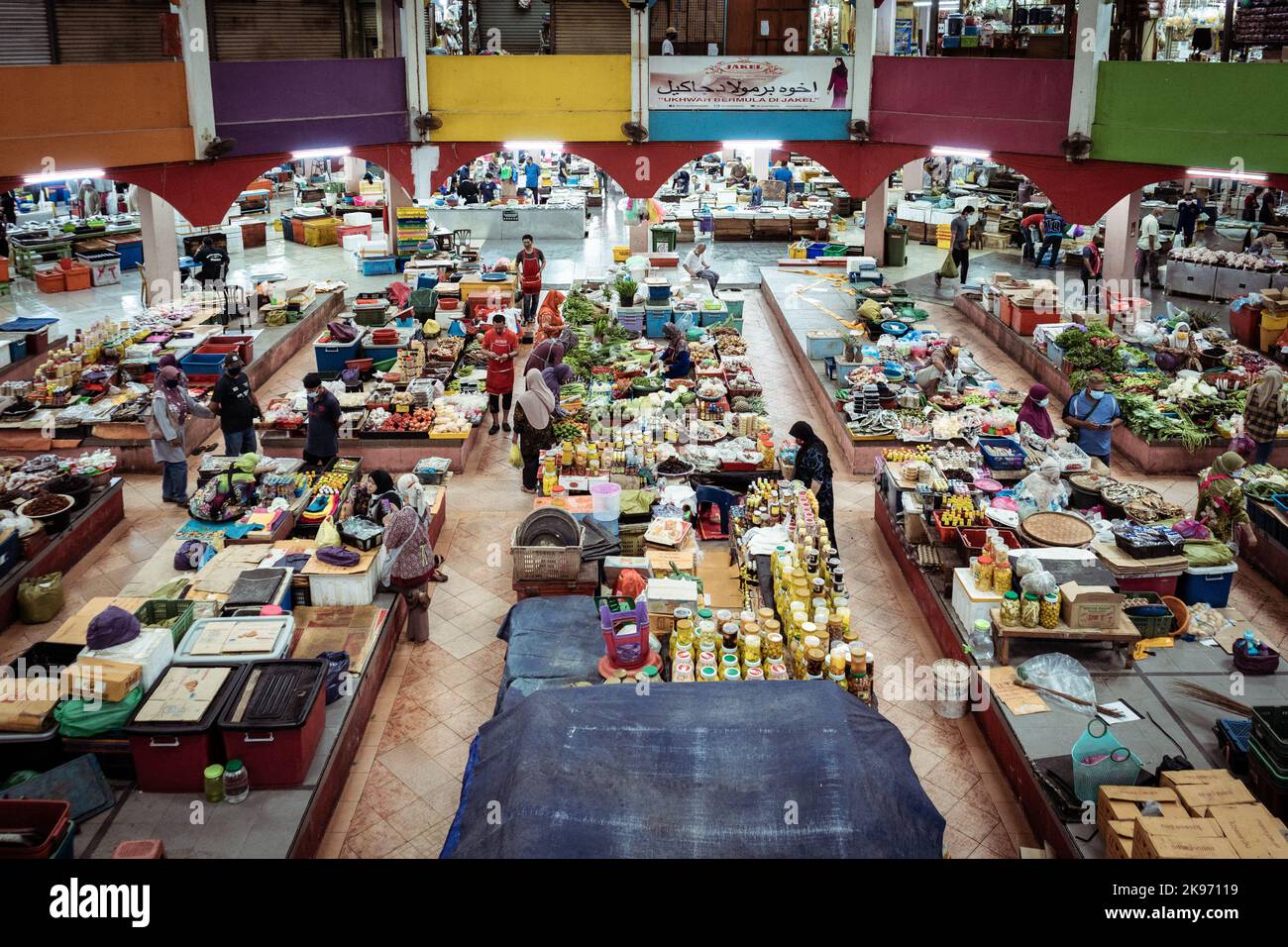 a high angle view of the interior of Pasar Siti Khadijah market in Kelantan, Malaysia Stock Photo