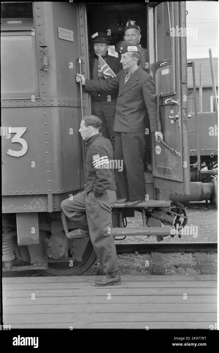 Norwegian prisoners of war, released from the Nazi detention camp Grini ...