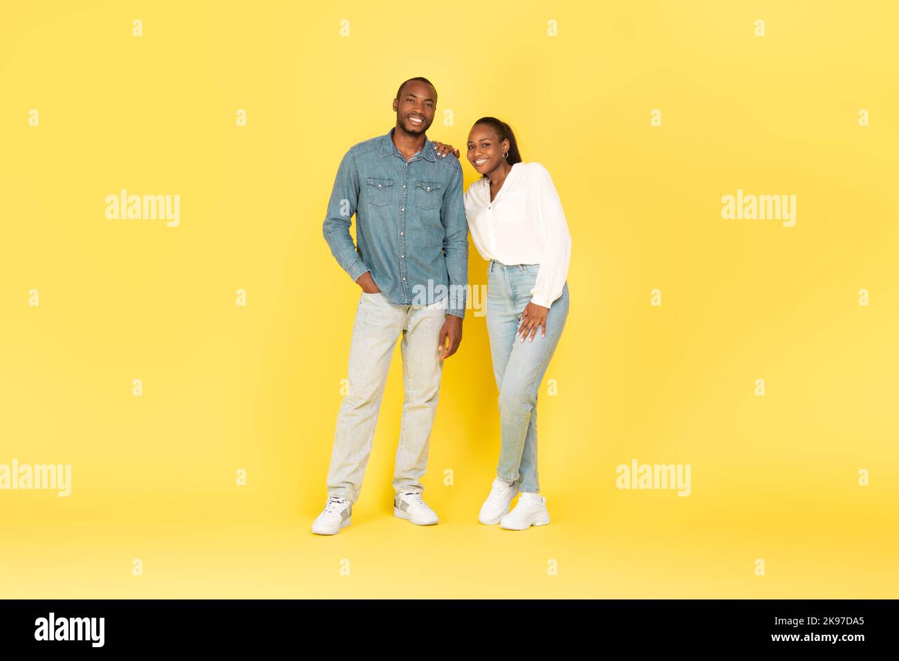 African american couple posing hi-res stock photography and images - Alamy