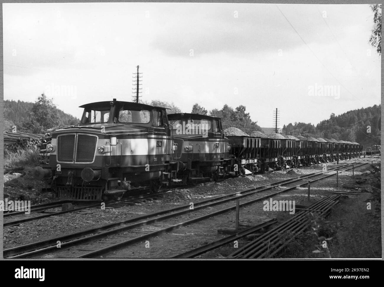 First wide track train at Forsaström. Gravel with multiple connected Z65. State Railways, SJ
