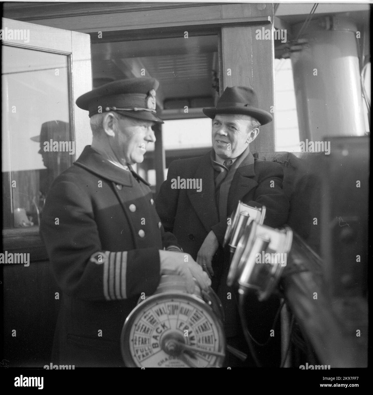 Ship navigation captain hi-res stock photography and images - Alamy