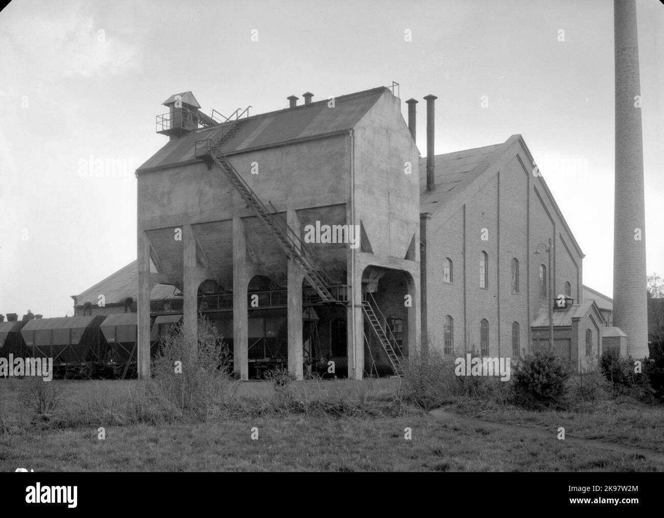 Powder Factory Raw material processing factory Black and White Stock Photos & Images ...