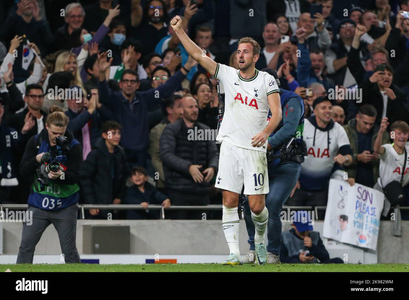 Harry kane goal celebration hires stock photography and images Alamy
