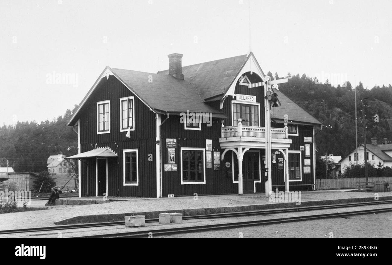 Station opened 27.9.1894. Station house with two floors in wood. Disclosed 31.10.1959. The station house left in 1988, but heavily rebuilt. When Vbäj joined in 1911, a railway hotel was erected. Station built in 1896. One- and a half-storey station houses in Träfj, Falkenbergs Railway Stock Photo