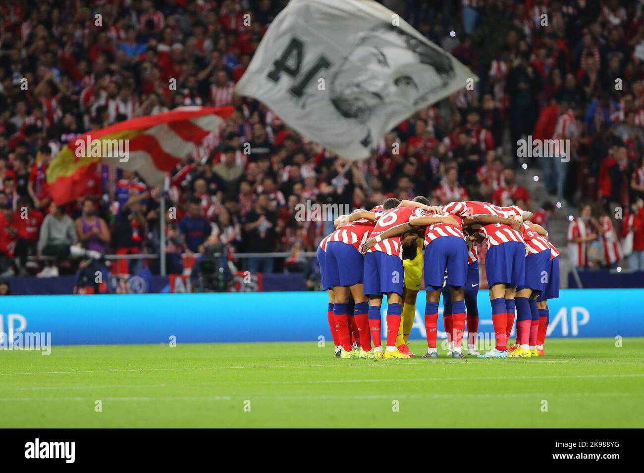 Atletico´s players huddle before  Champions League Match Day 5 between Atletico de Madrid and Bayern Leverkusen  at Civitas Metropolitano Stadium in Madrid, Spain, on October 26, 2022. Stock Photo