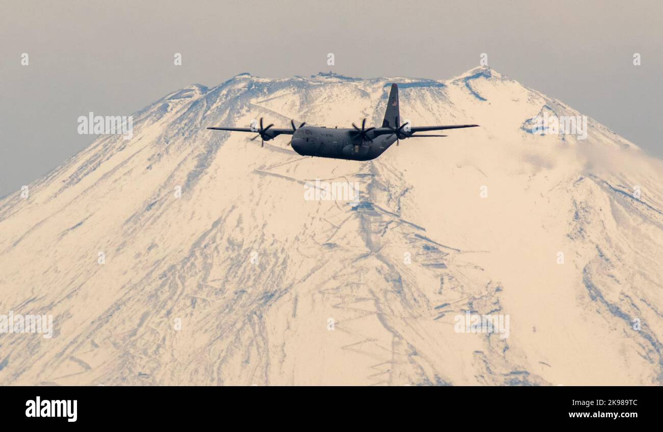 An Air Force C-130J Super Hercules flies over Yokota Air Base, Japan, Oct. 25, 2022 during a training mission.　The 36 AS regularly conducts training missions to remain proficient in the necessary skills to support any contingency.　(U.S. Air Force photo by Yasuo Osakabe) Stock Photo