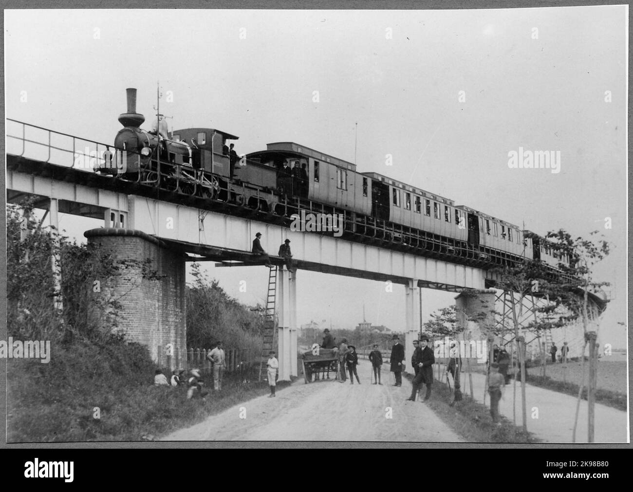 Viaduct at Helsingborg with passenger train. Skåne Halaland's railways, Shj Lok 5 'Engeltofta', made in 1884 by Nohab. In 1896, the locomotive was sold to the State Railways and got Littera SJ VKBD 490. It was scrapped in 1907. Stock Photo