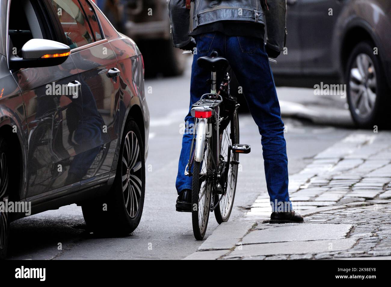 bicycle, ride, city, danger, movement, bicycle, rider, man, traffic
