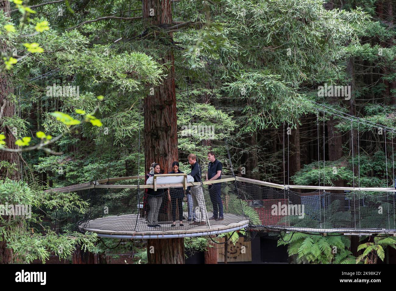 The Duke and Duchess of Sussex take a walk in the treetops, and learn about the significance of mountain biking to the local economy and New Zealand’s Stock Photo