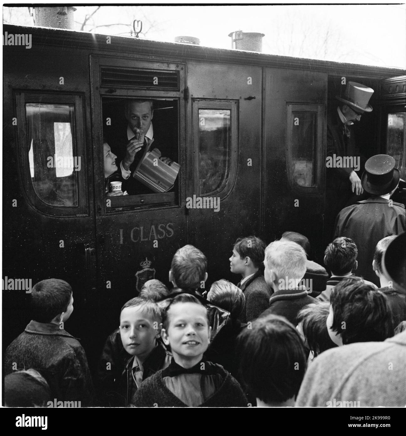 Historical train's journey from Stockholm to Gothenburg for the ...