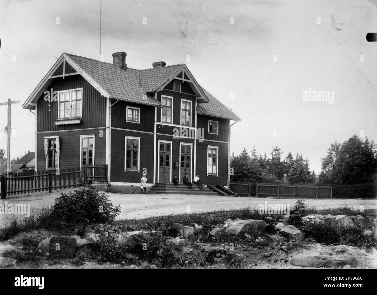 Lönsboda Station. Red with white edges, moldings and feed. Green ...