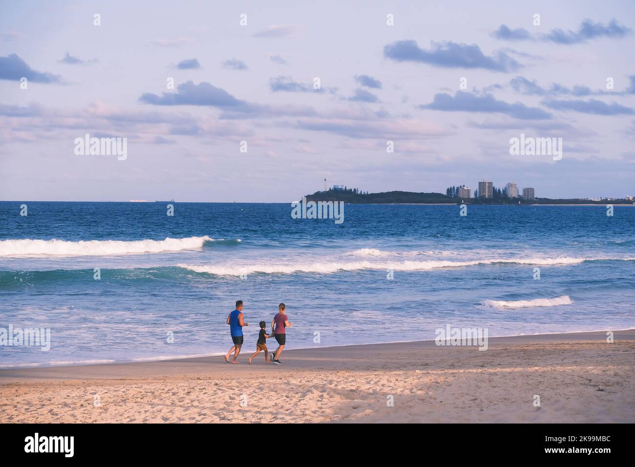 Family beach holiday sunshine hi-res stock photography and images - Alamy
