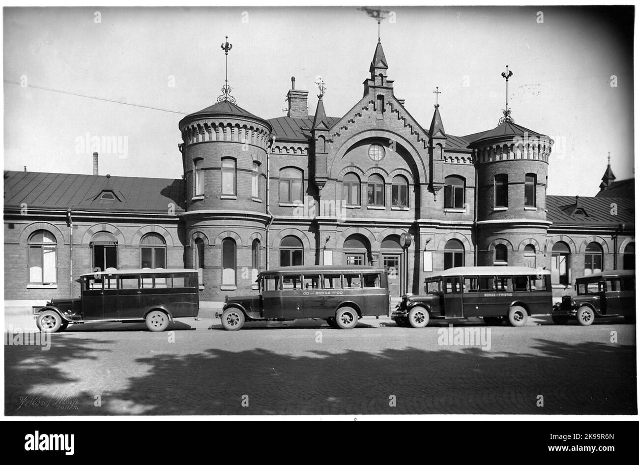 4 buses in front of Borås Central Station. VarbergBoråsHerrljunga