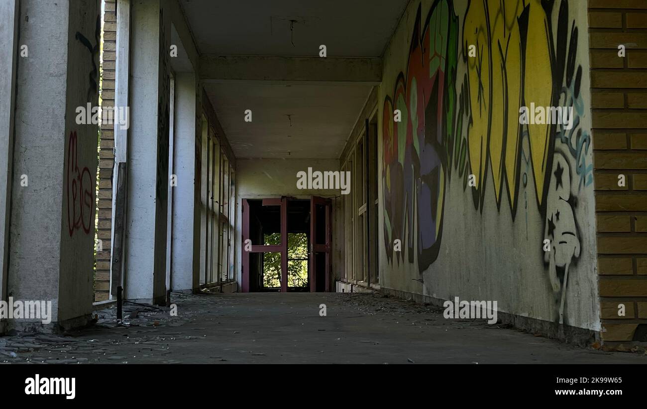 Abandoned building with broken windows Stock Photo - Alamy