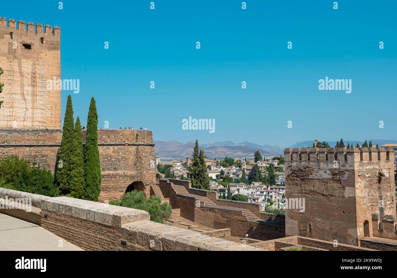 FortificaciÃ³n de la alcazaba del siglo XIII durante el reinado NazarÃ en la Alhambra de Granada, EspaÃ±a Stock Photo