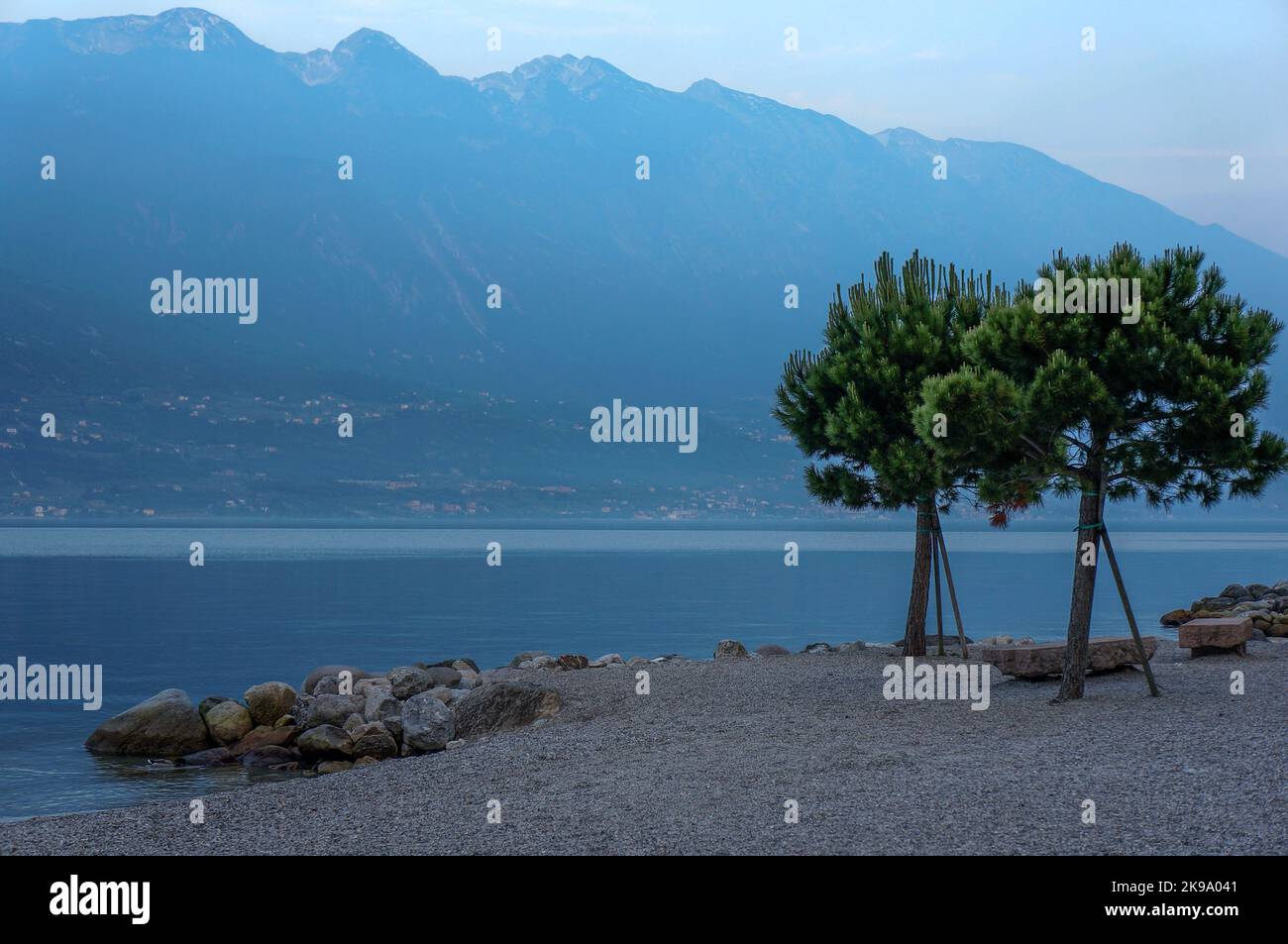 Limone sul garda beach hi-res stock photography and images - Alamy