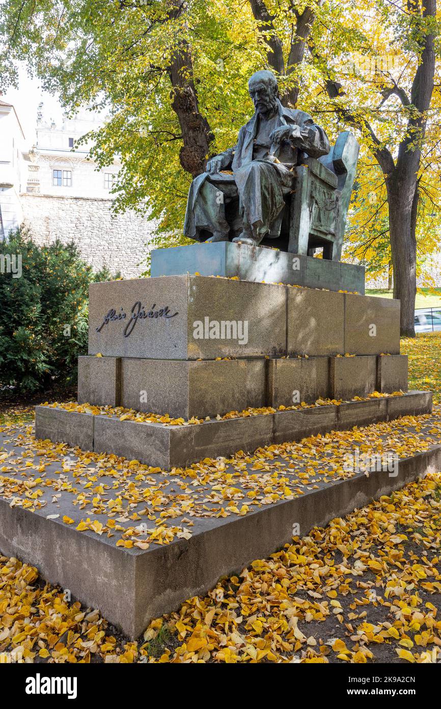 Socha Aloise Jiráska (1959, Vincenc Makovský), Litomysl, Ceska