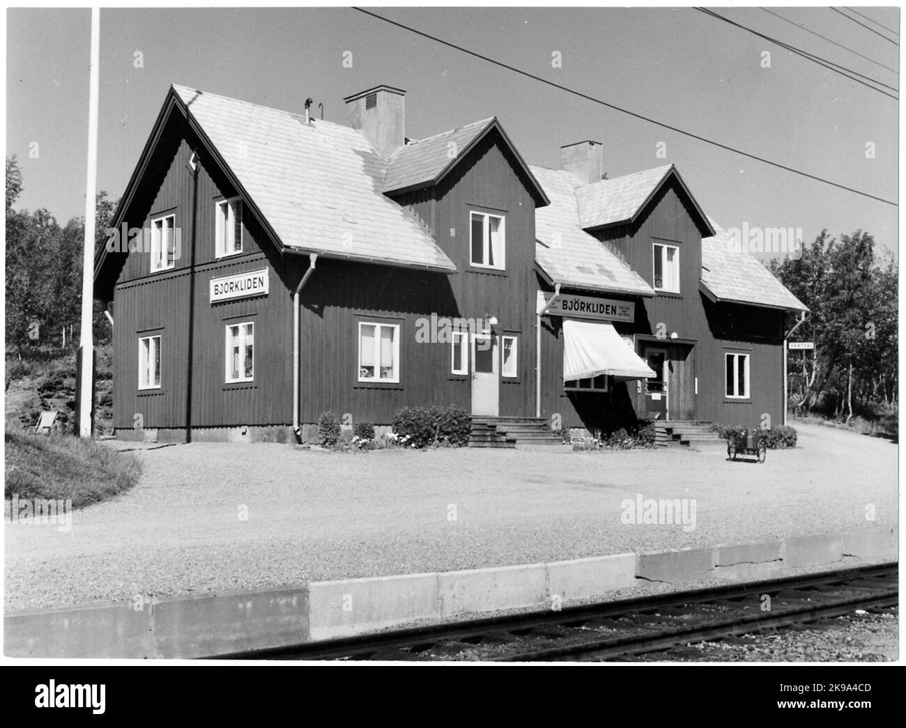 Station built in 1902. One story station house in wood, modernized in
