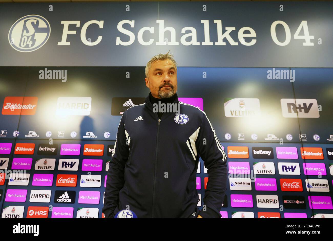 Schalke, Deutschland. 27th Oct, 2022. firo : 27.10.2022, football, soccer,  1.Bundesliga, first league season 2022/2023, FC Schalke 04 1st training  Thomas Reis Credit: dpa/Alamy Live News Stock Photo - Alamy