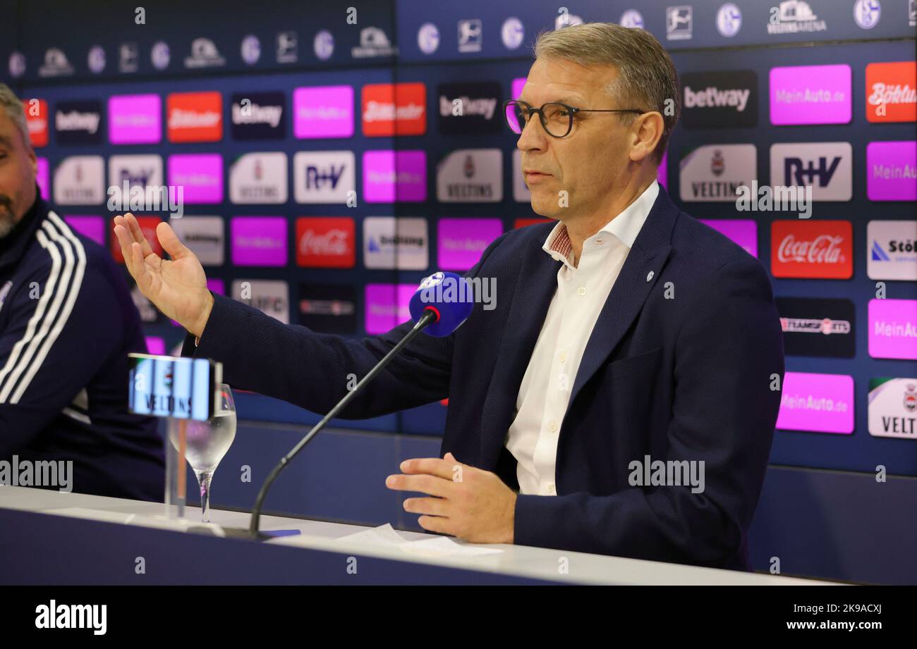 Schalke, Deutschland. 27th Oct, 2022. firo : 27.10.2022, football, soccer,  1.Bundesliga, first league season 2022/2023, FC Schalke 04 1st training  Thomas Reis Credit: dpa/Alamy Live News Stock Photo - Alamy