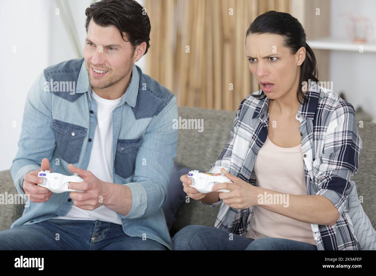 Man playing video games sad woman hi-res stock photography and images ...