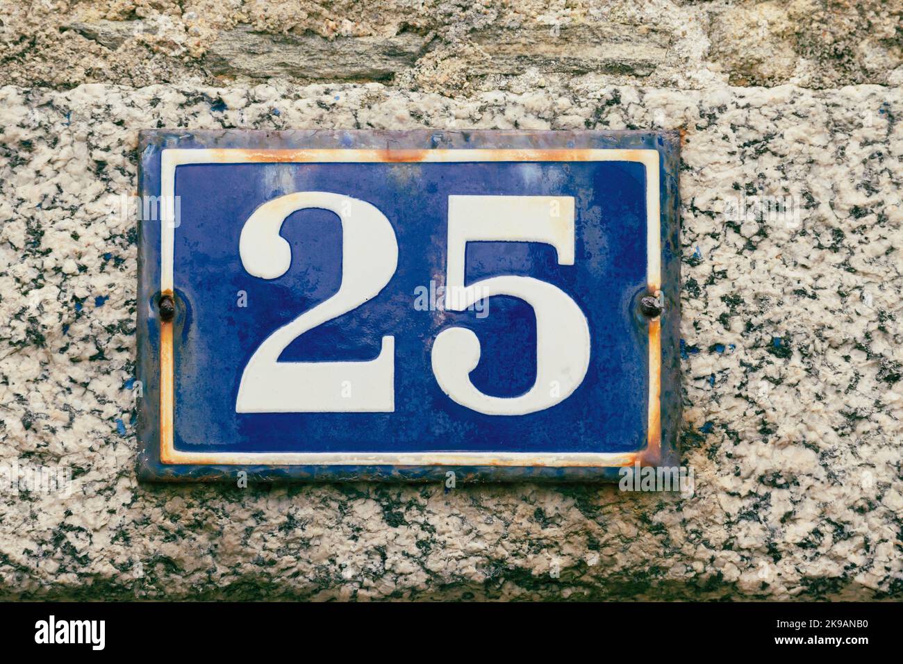 Bayou フランス語1枚 French blue enamel house numbers hi-res stock photography