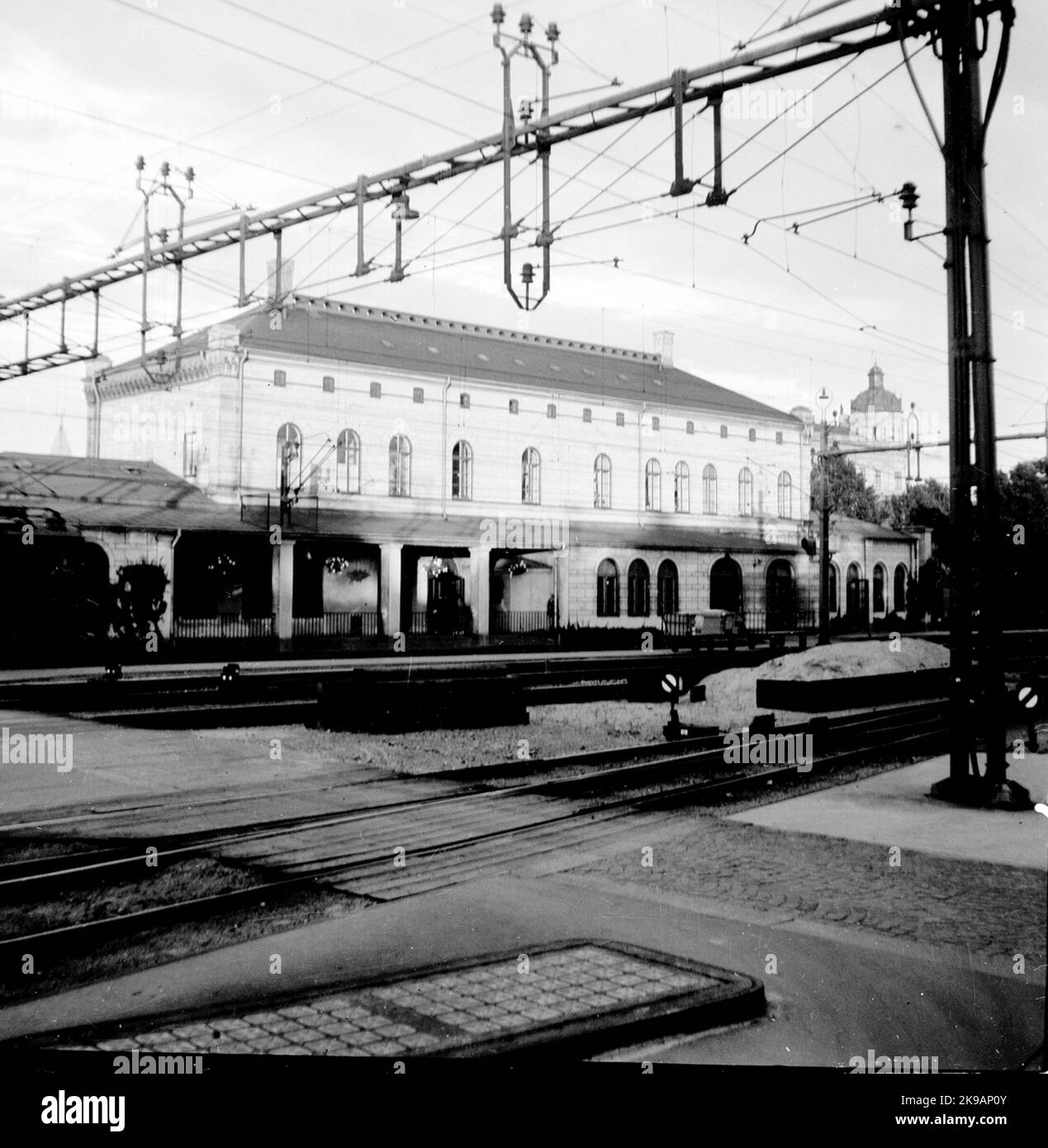 Station house in stone built 18561857. Two small one storey wings
