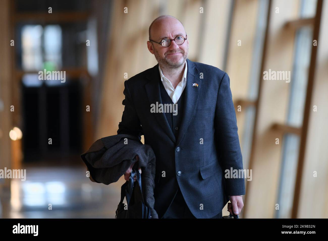 Edinburgh Scotland, UK 27 October 2022. Patrick Harvie arrives for First Ministers Questions at the Scottish Parliament. credit sst/alamy live news Stock Photo