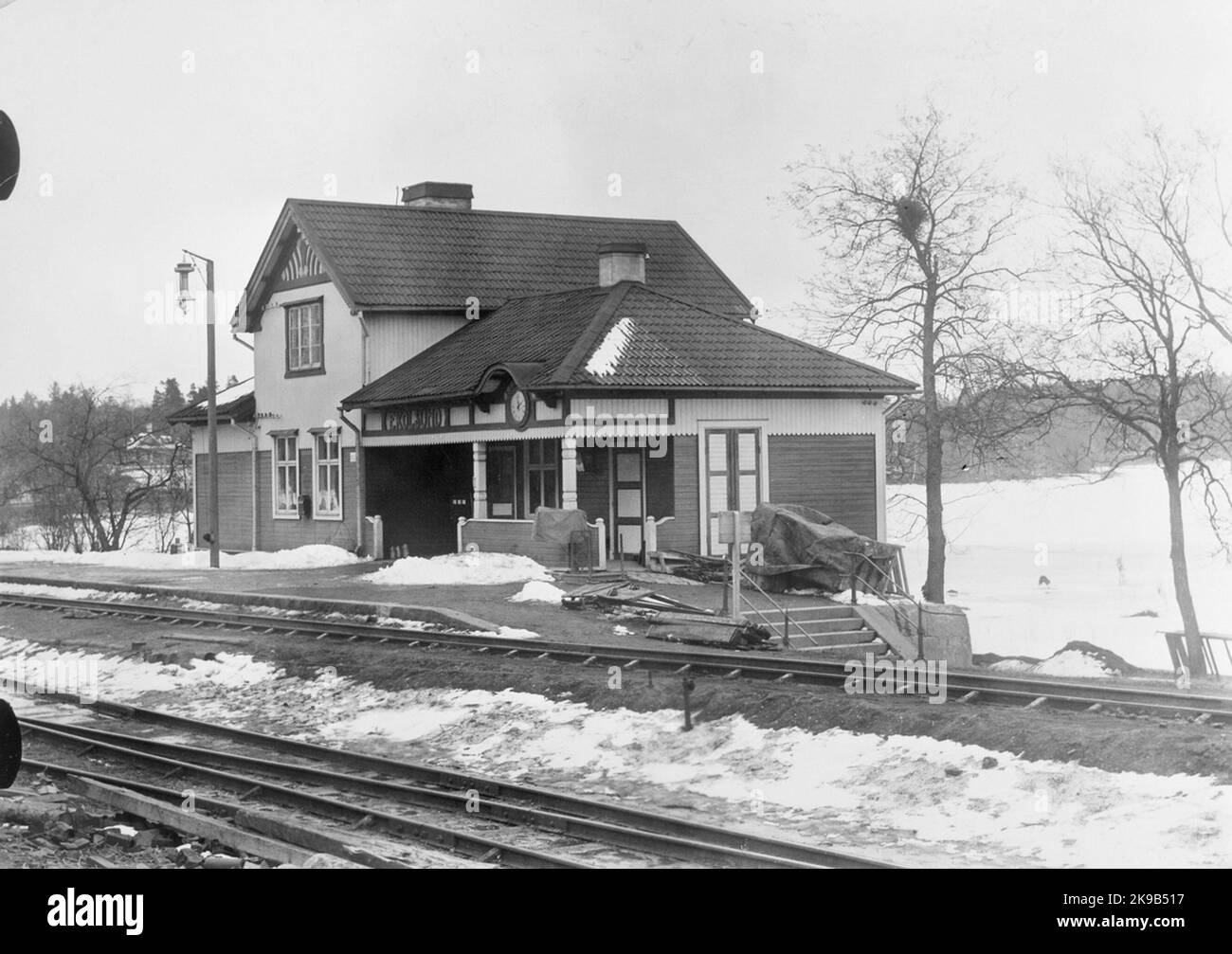 The original station building replaced by a new 1905 station in the 1980s used as a rehearsal room for SJ's music choir, and later as a premises for JHF. The track was relocated April 1995, and now goes on Högbro. 1995-04-17 a new station called Ekolsund was put into operation on the new line stretch, only traffic engineering station. Open 20.10.1879 Stock Photo