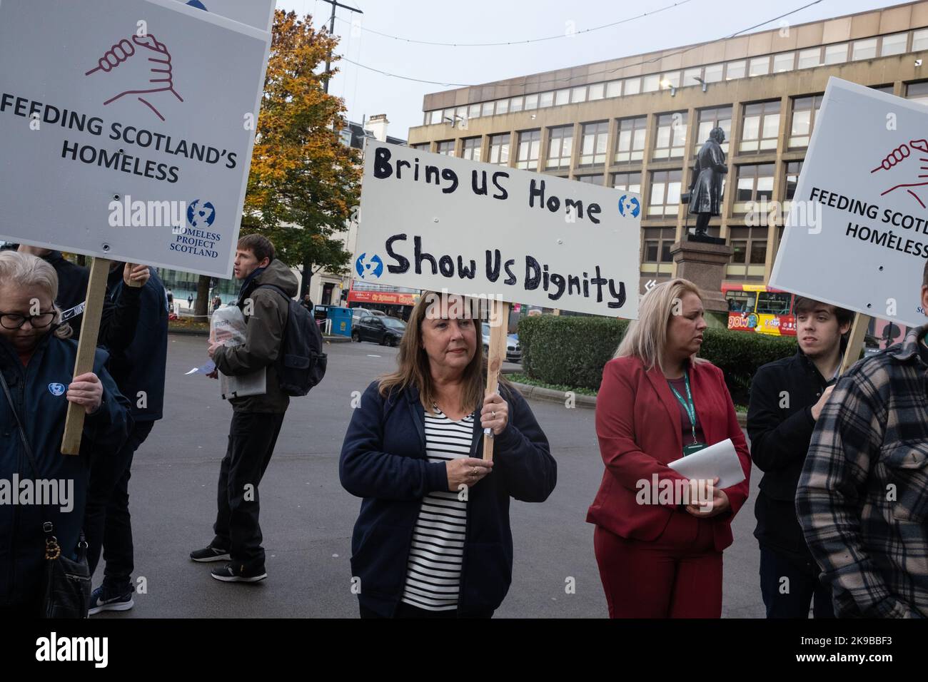 Glasgow, Scotland, 27 October 2022. Homeless Project Scotland supporters and volunteers hold a demonstration outside the City Chambers asking for the council to provide a building in which they can hold their three-times weekly soup kitchens in as winter approaches, in Glasgow, Scotland, 27 October, 2022. Photo credit: Jeremy Sutton-Hibbert/Alamy Live News. Stock Photo
