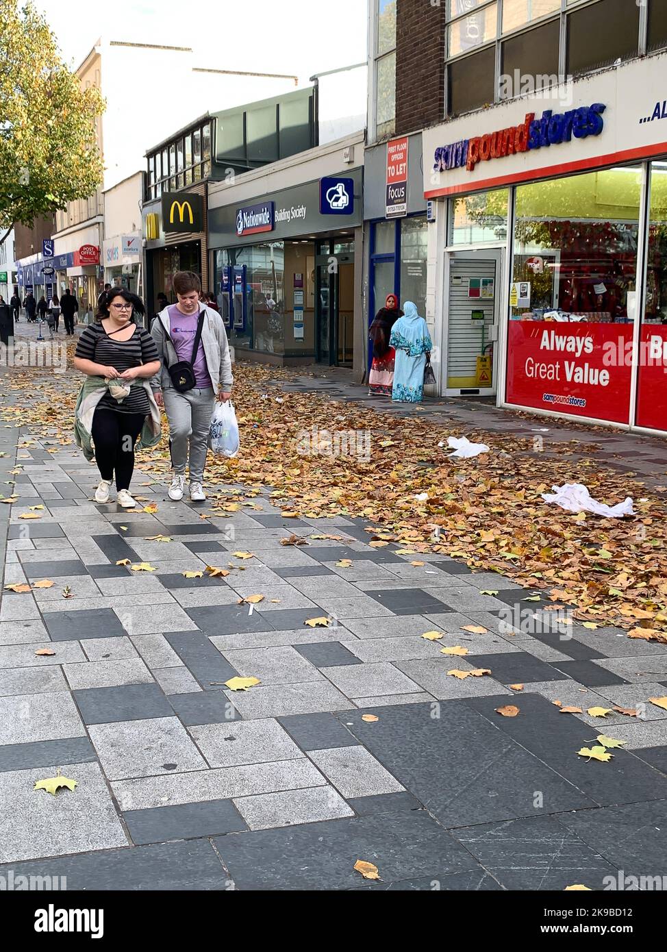 Slough, Berkshire, UK. 44th October, 2022. Autumn leaves in Slough High Street. Slough town