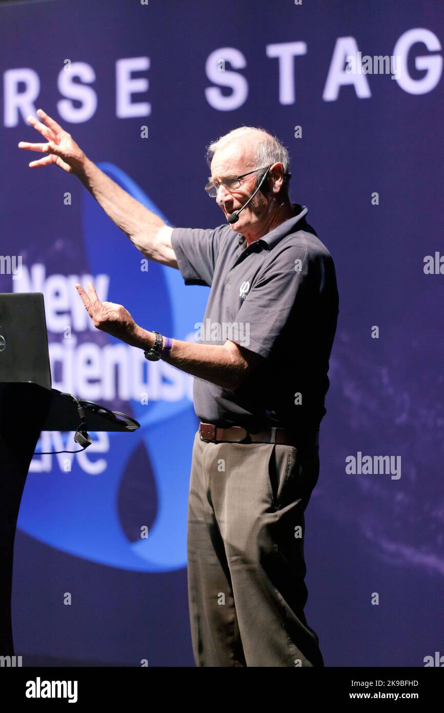 Frank Close telling the elusive story of Peter Higgs and his boson, on the Universe Stage, at New Scientist Live 2022 Stock Photo