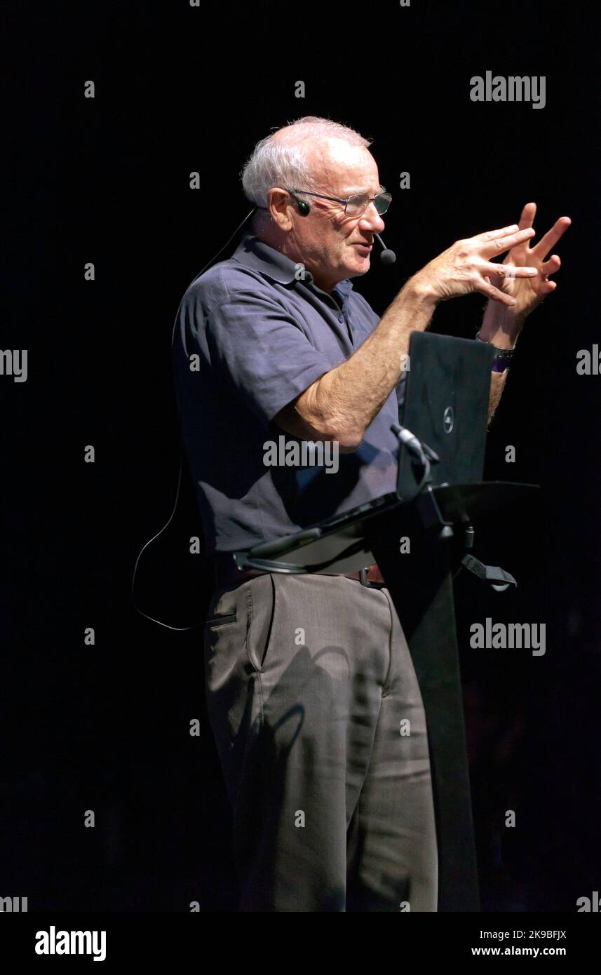 Frank Close telling the elusive story of Peter Higgs and his boson, on the Universe Stage, at New Scientist Live 2022 Stock Photo