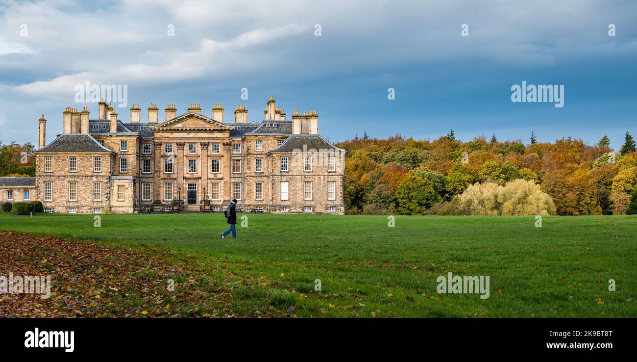 Midlothian, Scotland, UK, 27th 2022. UK Weather Autumn colours