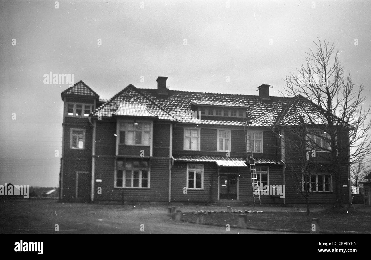 The station was opened for traffic in 1872. In 1902, new station house
