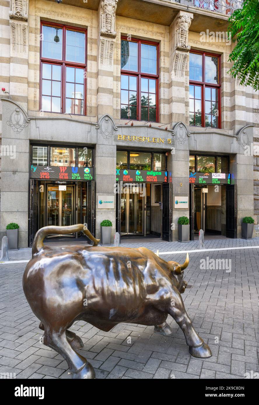 The bull in front of Euronext Amsterdam (The Amsterdam Stock Exchange), Beursplein, Amsterdam, Netherlands Stock Photo